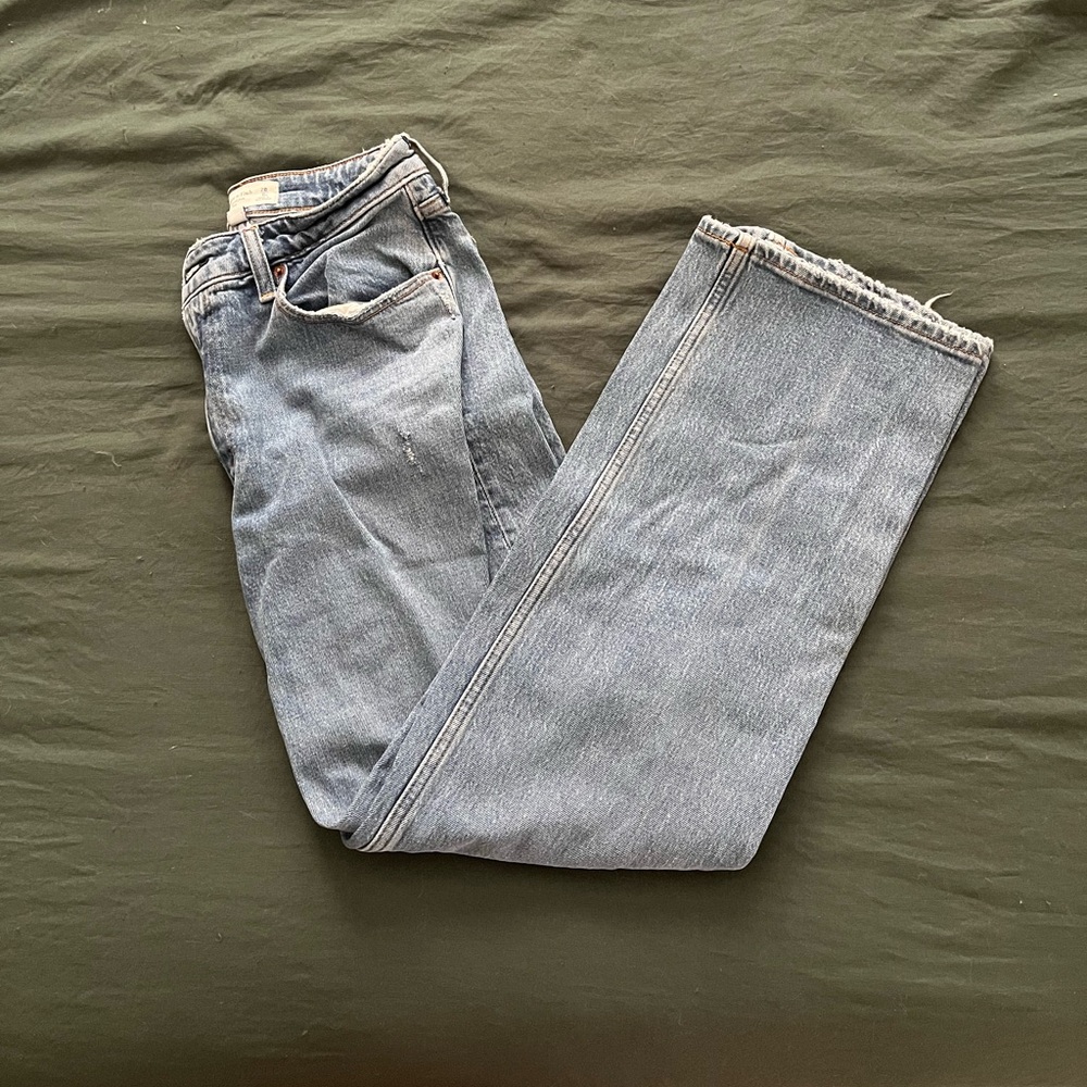 Abercrombie high rise relaxed jean